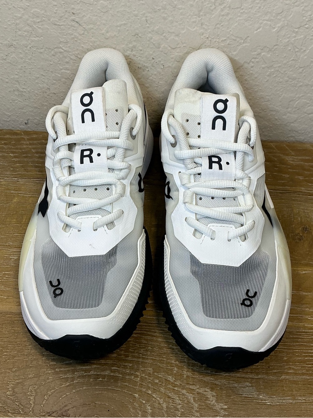 On The Roger Pro 2 Tennis/Pickleball Shoes White and Black Womens Size 7 - Picture 6 of 13